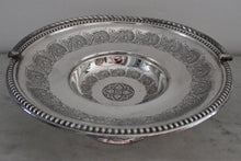 Charger l'image dans la galerie, Coupe de table gravée en métal argenté