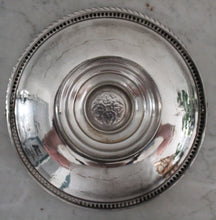 Charger l'image dans la galerie, Coupe de table gravée en métal argenté