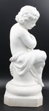 Charger l'image dans la galerie, "Enfant à la couronne" porcelaine blanche Saxe