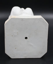 Charger l'image dans la galerie, "Enfant à la couronne" porcelaine blanche Saxe