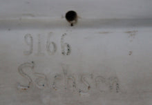 Charger l'image dans la galerie, "Enfant à la couronne" porcelaine blanche Saxe