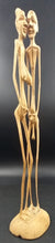 Charger l'image dans la galerie, Sculpture d'un couple en bois