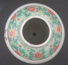 Charger l'image dans la galerie, Pot en porcelaine de Chantilly inspiration chinoise