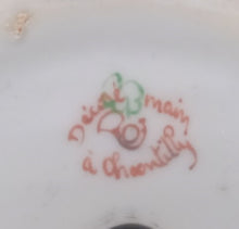 Charger l'image dans la galerie, Pot en porcelaine de Chantilly inspiration chinoise