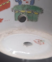 Charger l'image dans la galerie, Pot en porcelaine de Chantilly inspiration chinoise