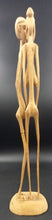 Charger l'image dans la galerie, Sculpture d'un couple en bois