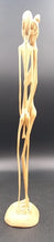 Charger l'image dans la galerie, Sculpture d'un couple en bois