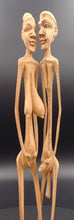 Charger l'image dans la galerie, Sculpture d'un couple en bois