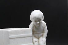 Cargar imagen en el visor de la galería, "Garçon aux lapins" faïence de biscuit