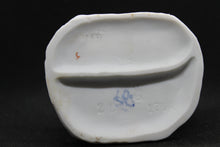 Cargar imagen en el visor de la galería, "Garçon aux lapins" faïence de biscuit