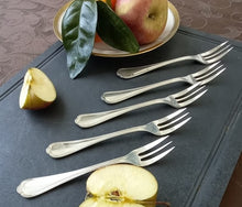 Cargar imagen en el visor de la galería, Fourchette à gâteaux en métal argenté Christofle modèle Spatours