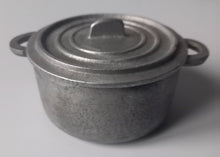 Load image into Gallery viewer, Cocotte et son sous-plat pour poupée