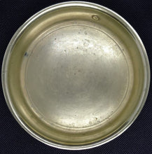 Charger l'image dans la galerie, Ancienne paire de dessous de bouteille en cuivre