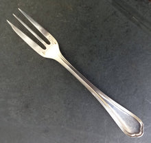 Cargar imagen en el visor de la galería, Fourchette à gâteaux en métal argenté Christofle modèle Spatours