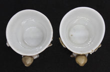 Charger l'image dans la galerie, Deux amusants coquetiers anciens en porcelaine