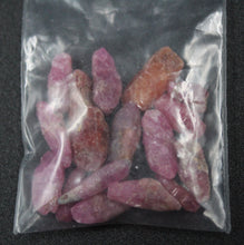 Carregar imagem no visualizador da galeria, Lot pierres précieuses brutes