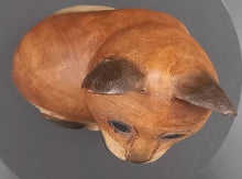 Charger l'image dans la galerie, Chat vintage en bois sculptée