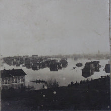Charger l'image dans la galerie, Photos stéréographies, de la Grande Crue de 1910 vue d'Ivry-sur-Seine et son port.