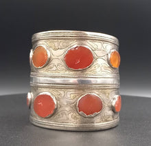 Charger l'image dans la galerie, Ancien et superbe bracelet turkmène