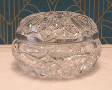 画像をギャラリービューアに読み込む, Boîte de commode ou pot dit "de vanité" en cristal