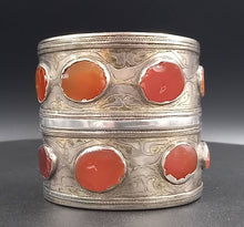 Charger l'image dans la galerie, Ancien et superbe bracelet turkmène