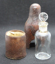 Carregar imagem no visualizador da galeria, Flacon de médecine et son étui