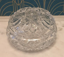 画像をギャラリービューアに読み込む, Boîte de commode ou pot dit "de vanité" en cristal