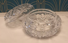 画像をギャラリービューアに読み込む, Boîte de commode ou pot dit "de vanité" en cristal