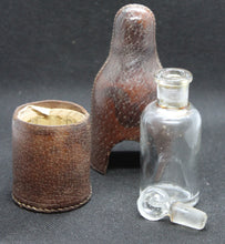 Carregar imagem no visualizador da galeria, Flacon de médecine et son étui