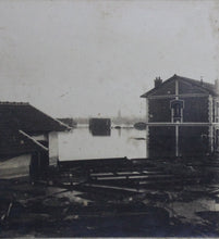 Charger l'image dans la galerie, Photos stéréographies, de la Grande Crue de 1910 vue d'Ivry-sur-Seine et son port.