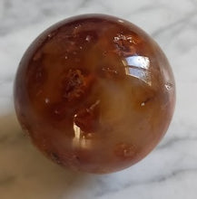 Load image into Gallery viewer, Sphère de Cornaline