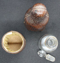 Carregar imagem no visualizador da galeria, Flacon de médecine et son étui