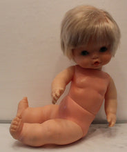 Charger l'image dans la galerie, Poupée FAMOSA