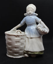 Charger l'image dans la galerie, Biscuit vernis dans le goût XVIIIème