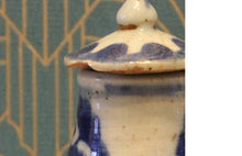 Charger l'image dans la galerie, Petit pichet à couvercle Asie