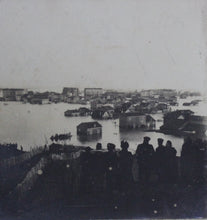 Charger l'image dans la galerie, Photos stéréographies, de la Grande Crue de 1910 vue d'Ivry-sur-Seine et son port.