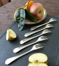 Cargar imagen en el visor de la galería, Fourchette à gâteaux en métal argenté Christofle modèle Spatours