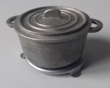 Load image into Gallery viewer, Cocotte et son sous-plat pour poupée