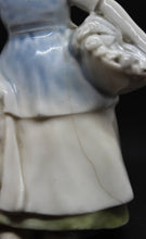 Charger l'image dans la galerie, Biscuit vernis dans le goût XVIIIème