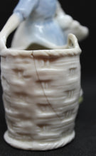 Charger l'image dans la galerie, Biscuit vernis dans le goût XVIIIème