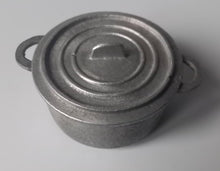 Load image into Gallery viewer, Cocotte et son sous-plat pour poupée