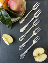 Cargar imagen en el visor de la galería, Fourchette à gâteaux en métal argenté Christofle modèle Spatours