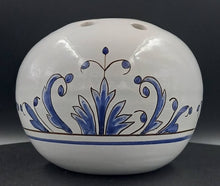 Charger l'image dans la galerie, Bouquetière vase pique-fleur faïence " Monastères de Bethléem" France