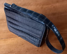 Charger l'image dans la galerie, Ancien sac à main vintage dame en cuir imitation croco noir