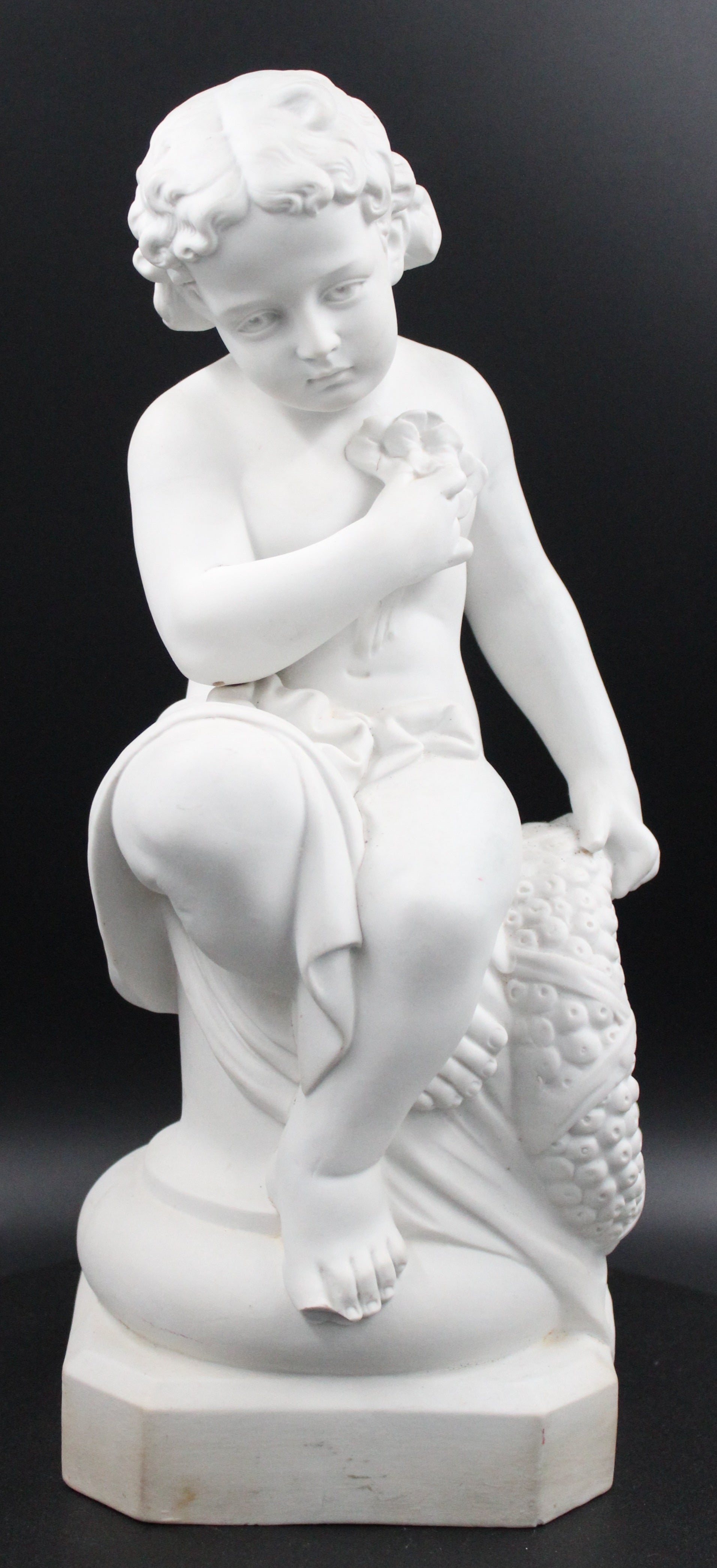 "Enfant à la couronne" porcelaine blanche Saxe