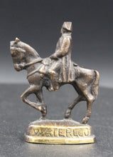 Lade das Bild in den Galerie-Viewer, Napoléon à cheval en bronze
