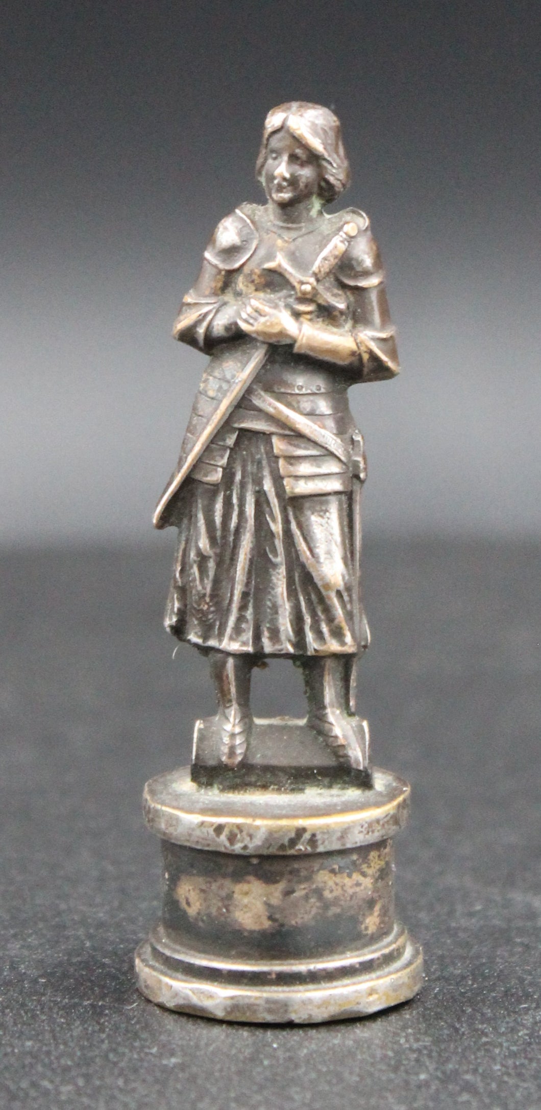 Statuette Jeanne d'Arc debout en bronze