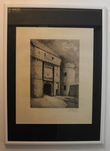 Charger l&#39;image dans la galerie, Gravure de la porte de l&#39;Avancée Mont Saint-Michel part Henri Léon VOISIN
