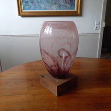 Cargar imagen en el visor de la galería, Vase Art-déco en verre
