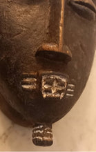 Lade das Bild in den Galerie-Viewer, Ancien et rare masque Baoulé
